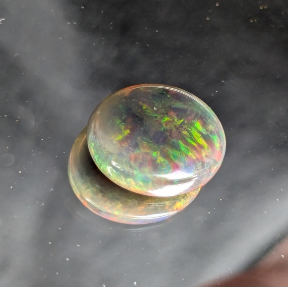 5.85ct Natural play of color black opal - Picture 3 of 16